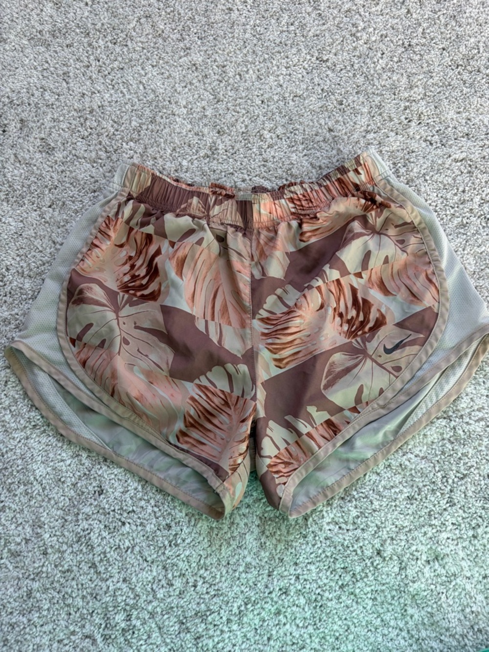 Nike Womens Mauve Tropical Print Athletic Shorts